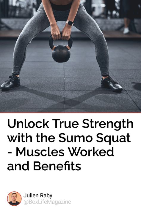 Do you want to upgrade your workout and build boulder legs ? Discover the Sumo Squat the most powerful squat variation to strengthen your inner thighs. Squats Muscles Worked, Proper Squat Form, Zercher Squat, Squat Variations, Lower Body Muscles, Build Muscle Mass, Front Squat, Pre Workout Supplement, Hip Mobility