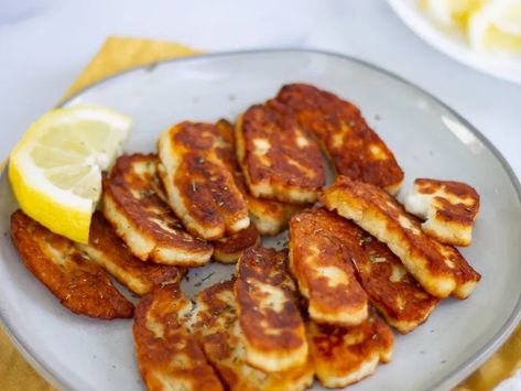 Pan-Fried Halloumi Recipe Fried Halloumi Cheese, Cajun Appetizers, Halloumi Recipes, Greek Appetizer, Best Spinach Dip, Baked Brie Cheese, Rich Banana Bread, Slow Cooker Chicken Wings, Cheese Recipes Appetizers