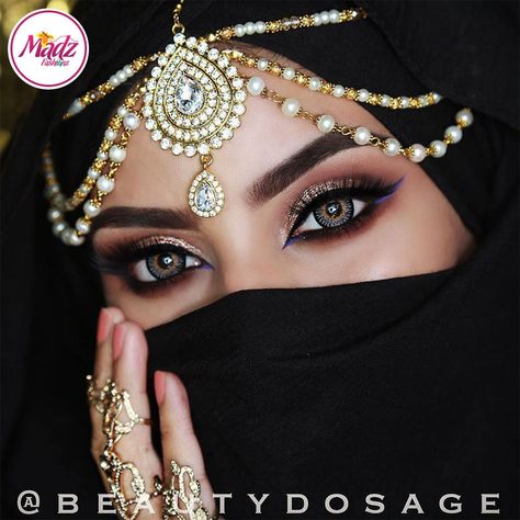 Indian Hair Jewelry, Chain Hair Accessories, Arabic Hijab, Nose Jewels, Bridal Nose Ring, Arabic Makeup, Matha Patti, Pearl Headpiece, Headpiece Hairstyles