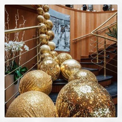 #christmasballoons hashtag on Instagram • Photos and Videos Business Christmas, Christmas Balloons, Christmas Events, Balloon Art, New Year Celebration, New Years Eve Party, Gold Christmas, Christmas Balls, Balloon Decorations