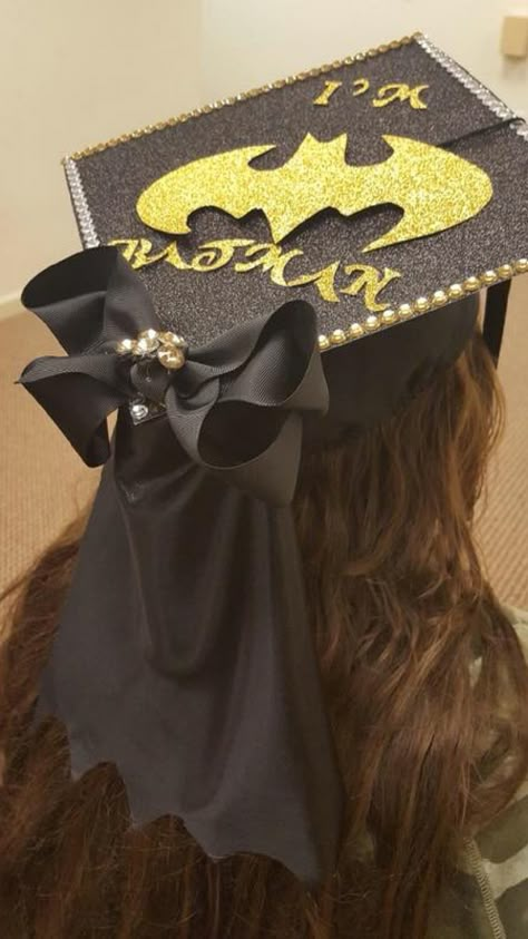 Batman Wedding Ideas, Cap And Gown Ideas, Grad Hat Ideas, Grad Caps Ideas, Graduation Hat Designs, High School Senior Year, Disney Graduation Cap, Haircuts For Frizzy Hair, Caps Ideas