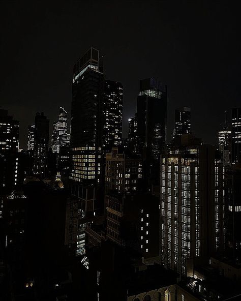 Cheengu Dark Wallpaper, Buildings Night Aesthetic, Dark City Aesthetic, Black Hour, Black Night, Dark City, Night Scenery, Nyc Life, City Vibe