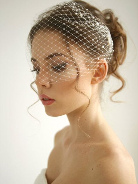 Birdcage Veil Wedding, Veil Short, Bridal Birdcage Veils, Headband Veil, Wedding Hairstyles And Makeup, Retro Bridal, Wedding Birdcage, Beaded Veils, Short Veil