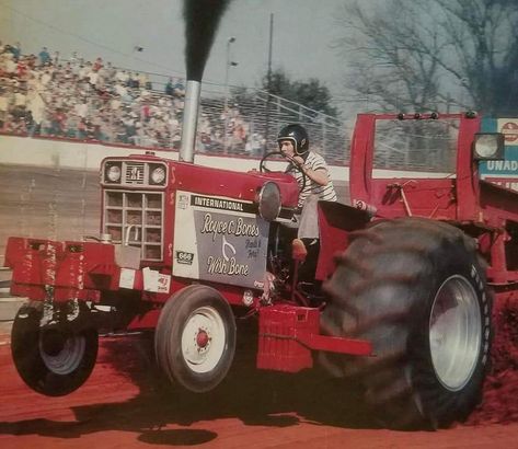 Tractor Pulls, Truck And Tractor Pull, Pulling Tractors, Truck Pulls, Tractor Pulling, International Harvester, Vintage Truck, Farm Tractor, Tractor