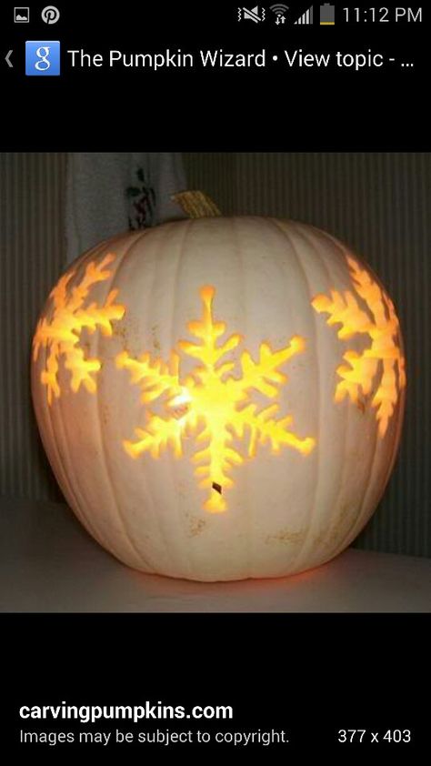 Snowflake pumpkin carving Pumpkin Fritters, Christmas Pumpkins, Pumkin Carving, Pumpkin Carving Ideas, Pumpkin Carving Patterns, Rainy Day Crafts, Snow Flakes Diy, Halloween Pumpkins Carvings, Pumpkin Party