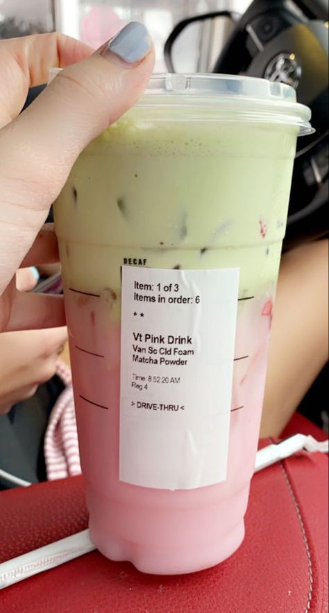 VENTI PINK DRINK W/ VANILLA SWEET SCREAM COLD FOAM IN THE MATCHA POWER!!!! NO BERRIES!!!! THIS DRINK IS AMAZING SO MANY GREAT VIBES COME WITH IT!!!💗💚💗💚💗💚 Starbucks Drink Aesthetic, Venti Pink Drink, Matcha Latte Starbucks, Pink Drink Starbucks, Starbucks Matcha, Cold Starbucks Drinks, Starbucks Strawberry, Starbucks Drinks Diy, Secret Starbucks Recipes