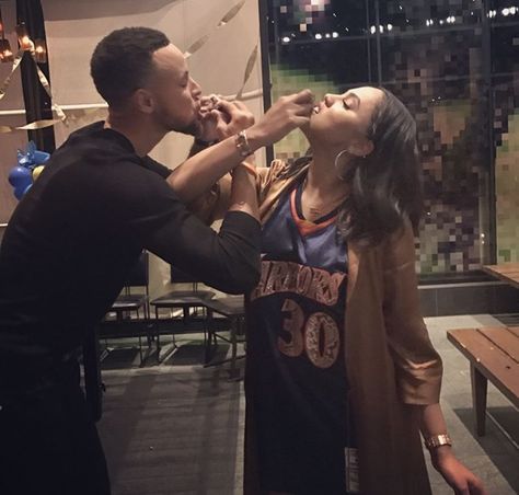 Steph Curry Ayesha Curry, Stephen And Ayesha Curry, Ayesha Curry And Stephen Curry, Steph Curry And Ayesha, Stephen Curry And Ayesha Curry, Steph Curry Wife, Steph And Ayesha Curry, Nba Wife Aesthetic, Stephen Curry Wife