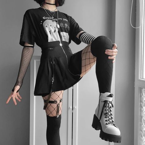 Mode Indie, Gothic Mode, Egirl Fashion, E Girl Outfits, Alt Clothes, Alt Outfits, Grunge Look, Tumblr Outfits, Tomboy Style Outfits