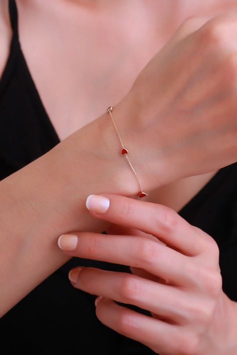 Dainty Heart Bracelet, Gold And Red Jewelry, Red Heart Bracelet, Minimalist Accessories Jewellery, Minimalist Accessories, Wrist Jewelry, Indian Jewellery Design Earrings, Gold Armband, What To Write