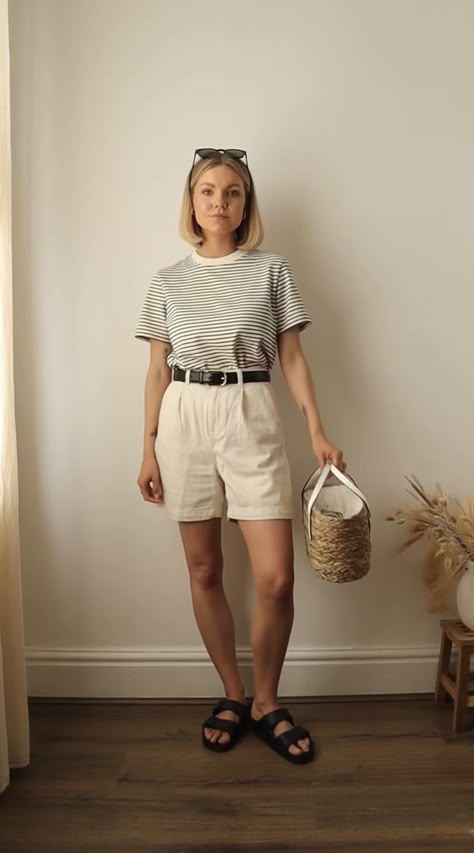 Minimalist Shorts Outfit, Bermuda Short Outfits For Women, Impractical Outfits, Summer Minimal Style, Minimal Summer Outfit, White Blouse Designs, Linen Style Fashion, Blouses Designs, White Blouses