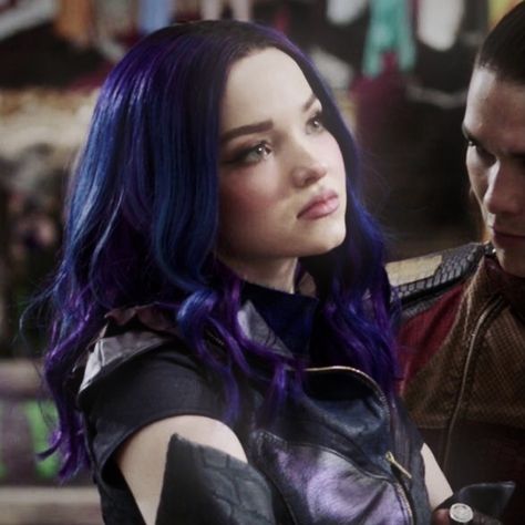 Mal From Descendants Aesthetic, Dove Cameron Icons, Mal Bertha, Descendants Evie, Evie Descendants Icon, Mal Descendants 2, Mal Blonde Hair Descendants 2, Evie Pfp Descendants, Mal Pfp Descendants