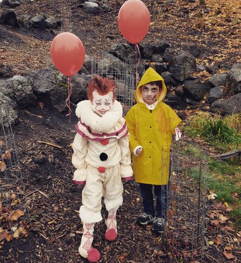 Georgie Costume Makeup, Georgie Makeup It, Scary Boy Halloween Costumes, Penny Wise And Georgie Costume Couple, Diy It Costume, Pennywise Makeup Boy, Scary Boys Halloween Costumes, Diy Scary Clown Costume, Pennywise And Georgie Costume Couple