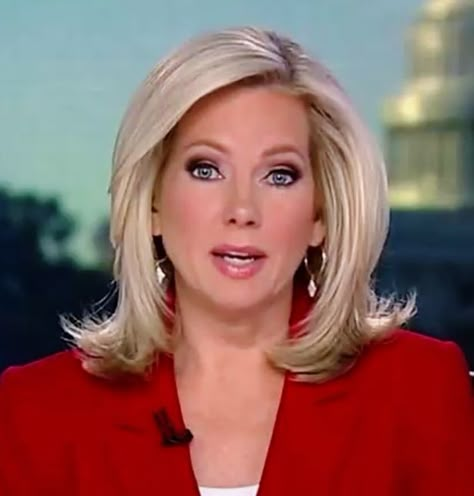 Shannon Bream Hair, Shannon Bream Hairstyle, Fox News Anchor Women, Layered Blowout, Shannon Bream, Butterfly Bob, Messy Bun For Short Hair, Haircut Gray Hair, Sandra Smith