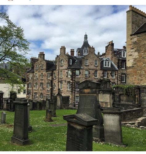 Waterstones Edinburgh, Foggy Edinburgh, Edinburgh Scotland Dark Academia, Scot Monument Edinburgh, Edinburgh Cemetery, Edinburgh Scotland, Tombstone, Graveyard, Edinburgh