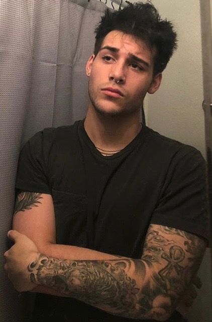 Black Hair Tattoos Men, Hair Tattoo Man, Brayden Bradshaw, Men With Tattoos, The Incredible True Story, Character Inspiration Male, Mens Casual Outfits Summer, Ideal Man, Aesthetic Boy