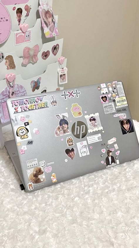 Laptop Kpop Aesthetic, Decorated Laptop Aesthetic, Laptop Decoration Aesthetic, Macbook Case Stickers Kpop, Kawaii Macbook, Laptop Case Aesthetic, Deco Laptop, Pc Decoration, Sticker Deco