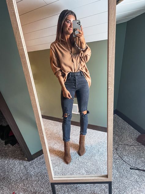 Nico High Rise Slim curated on LTK Chic Mom Style Fall, Daily Jeans Outfit, Jean Casual Outfit Winter, Comfy Cute Rainy Day Outfits, Women’s Fall Outfits With Jeans, Womans Casual Outfit, Mom Looks Casual Winter, Work Clothes Inspiration, Easy Travel Work Outfits