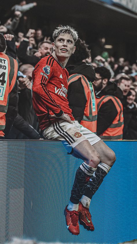 Garnacho Celebration, Leng Footballers, Garnacho Wallpaper, Goat Football, Manchester United Poster, Manchester United Logo, Football Background, Manchester United Team, Haha Photos