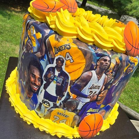 Kobe Bryant themed birthday cake 🎂 RIP Black Mamba🥹✨️ www.instagram.com/margueritesbakeshop https://www.facebook.com/margueritesbakeshop tiktok.com/@candice.the.baker #chocolatecoveredstrawberries #indianabakery #margueritesbakeshop #bakingfromscratch #nwindianabaker #indianabaker #cakestagram🍰 #blackgirlsbake #chocolate #poundcakes #buttercreamgang #blackownedbusiness #whippedcream #cookies #buttercream #homemadebaker #sweettreats #decoratingcakes #chicagocakes #chicagobaker #Chicagotrea... Kobe Bryant Cake, Kobe Bryant Birthday, Themed Birthday Cakes, Chocolate Covered Strawberries, Black Mamba, Creative Cakes, Kobe Bryant, Whipped Cream, Blackwork