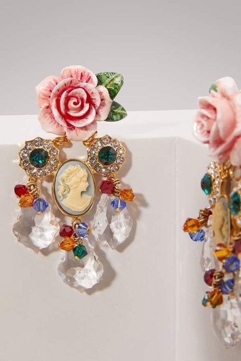 Dolce And Gabbana Jewelry Necklaces, Dolce And Gabbana Jewelry, Jewelry Tattoo Designs, Roses Earrings, Dolce Gabbana Jewelry, Designer Jewelery, Trending Diy, Drawing Jewelry, Dolce And Gabbana Earrings