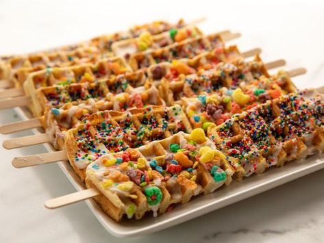 looks like a great waffle recipe from the pioneer woman. Not really interested in making waffle "pops" Waffle Pops Recipe, Waffle Truck Ideas, Waffle Pops Ideas, Cereal Waffles, Waffle Pops Toppings, Waffle Desserts, Waffle On A Stick Food Truck, Waffle Treats, S’more Waffles