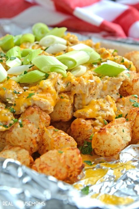 Crabby Totchos are crispy tater tots smothered with a creamy, Maryland style crab dip, cheddar cheese, scallions and Maldon Sea Salt. Perfect for a quick meal or entertaining! Tator Tots, Maryland Crabs, Crab Dip, Tater Tots, Quick Meal, Crab Cakes, Potato Recipes, Tater Tot, Quick Meals