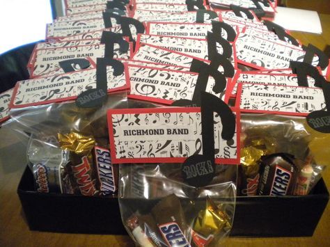 Lolliscraps: Band Treat Bags Band Competition Treats, Band Goodie Bag Ideas, Marching Band Goodie Bag Ideas, Band Camp Gifts, Band Gift Ideas, Sports Treats, Band Booster, Competition Gifts, Marching Band Gift