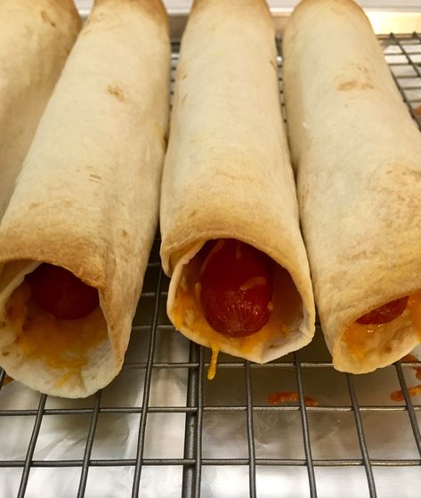 Quesadilla Hot Dogs, Tortilla Hot Dog Wraps, Hot Dog Wrap, Hot Dog Quesadilla, Hot Dog Tortilla, Baked Quesadilla, Quick Pork Chops, Tortilla Bake, Corndog Recipe