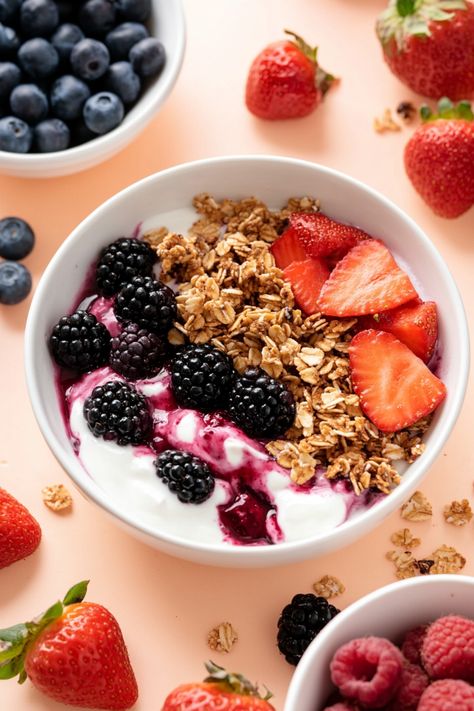 Indulge in a delicious and nutritious treat with this simple recipe for Greek yogurt with berries. Creamy and tangy Greek yogurt paired with sweet, juicy berries makes for a satisfying snack or breakfast option. The combination of protein-packed yogurt and antioxidant-rich berries creates a well-rounded dish that will keep you feeling full and energized throughout the day. Greek Yogurt With Fruit, Greek Yogurt With Berries, Best Greek Yogurt, Greek Yogurt Toppings, Healthy Greek Yogurt, Greek Yogurt Recipes, Strawberry Yogurt, Refreshing Desserts, Berries Recipes