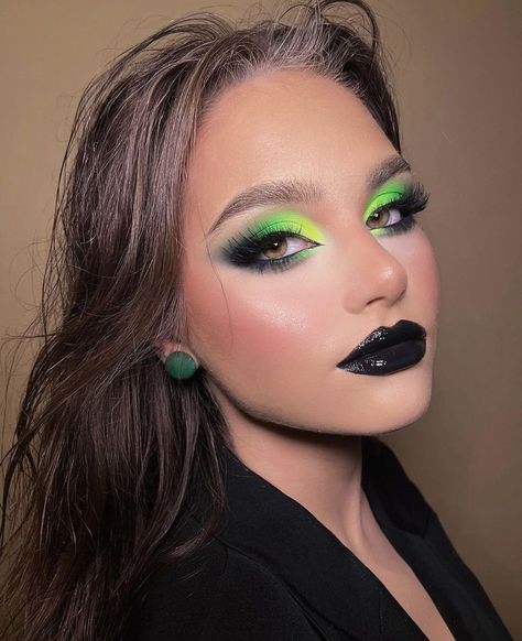 Lime Green And Black Eye Makeup, Alternative Green Makeup, Electric Green Makeup, Green Drag Makeup, Neon Green Makeup Looks, Green And Purple Makeup, Brat Makeup, Neon Green Makeup, Green Contour