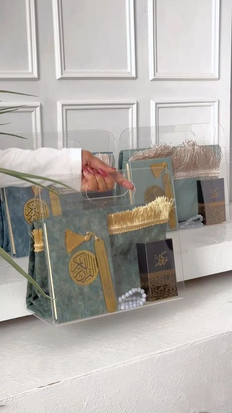 Hidden Hantaran, Muslim Prayer Room Ideas, Prayer Room Ideas, Baby Boy Newborn Photography, Trousseau Packing, Prayer Gifts, Shoe Rack Living Room, Creative Wedding Gifts, Bridal Gift Wrapping Ideas