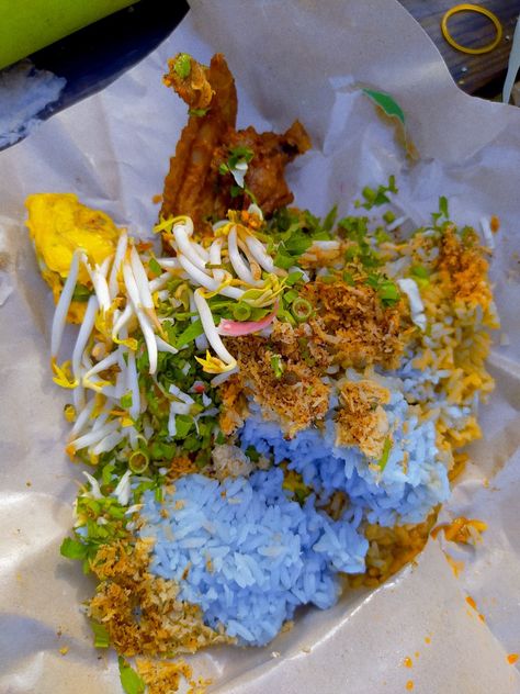 Food Malaysia Aesthetic, Nasi Kerabu Aesthetic, Malay Aesthetic, Malaysia Street Food, Malaysian Street Food, Food Malaysia, Nasi Kerabu, Journey Game, Masakan Malaysia