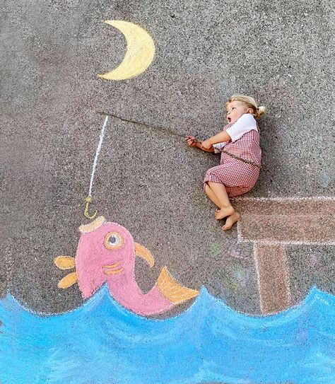 30 Pics Of A Family That Uses Chalk Art To Go On Adventures During The Lockdown Sidewalk Chalk Pictures, Sidewalk Chalk Photos, Chalk Art Christmas, Chalk Photography, Chalk Pictures, Chalk Photos, Chalk Activities, Fun Chalk Art, Sidewalk Chalk Art