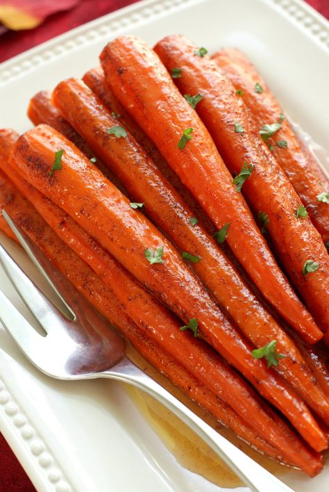 Cinnamon Butter Baked Carrots Thanksgiving Carrot Recipe, Thanksgiving Carrots, Baked Carrots Recipe, Carrots Baked, Cinnamon Carrots, Carrot Recipe, Baked Recipe, Butter Carrots, Food Simple