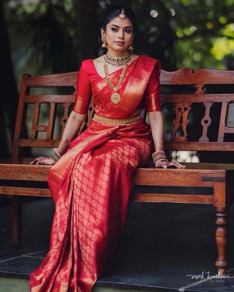 Red Bridal Saree, Bridal Saree Blouse Designs, Red Wedding Saree, Bridal Saree Blouse, Indian Wedding Reception Outfits, Saree Red, South Indian Bride Saree, Bridal Sarees South Indian, Simple Saree Designs