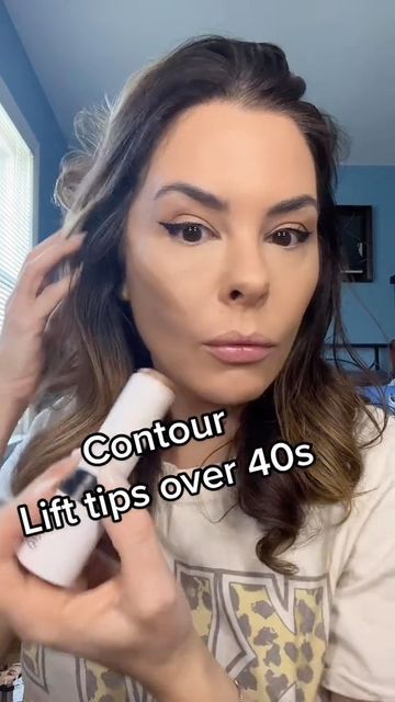 Erica Taylor on Instagram: "LET’S FAKE A FACELIFT WITH CONTOUR! #contourlift #contourtutorial #over40beauty #makeupover40 #makeuphacks#over40makeup #liftedcontour #contourhack #contourhacks #over40makeuplook #beautyhacks" Contour To Look Younger, How To Put On Makeup Over 40, How To Contour Your Face Over 40, Over 40 Contouring, Best Contour Makeup Over 40, Facelift With Makeup, 40 Yr Old Makeup, Makeup For 40s For Women, Make Up Tutorials For Women Over 40