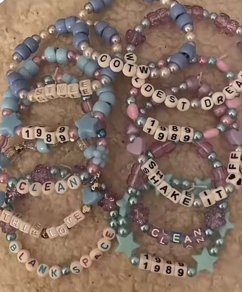 Eras Your Bracelet Ideas, Eras Bracelet, Eras Bracelets, Friendship Bracelets Ideas, Swift Bracelet, Word Bracelets, You Are My Moon, Cute Friendship Bracelets, Taylor Outfits