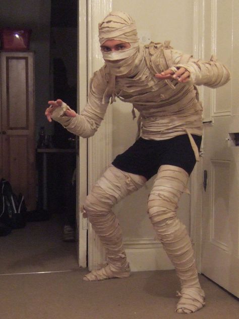 Mummy Costume Diy, Diy Mummy Costume, Diy Costumes Kids Boys, Mummy Halloween Costume, Mummy Costume, Halloween Costumes To Make, Easy Diy Costumes, Black Halloween Dress, Diy Costumes Kids