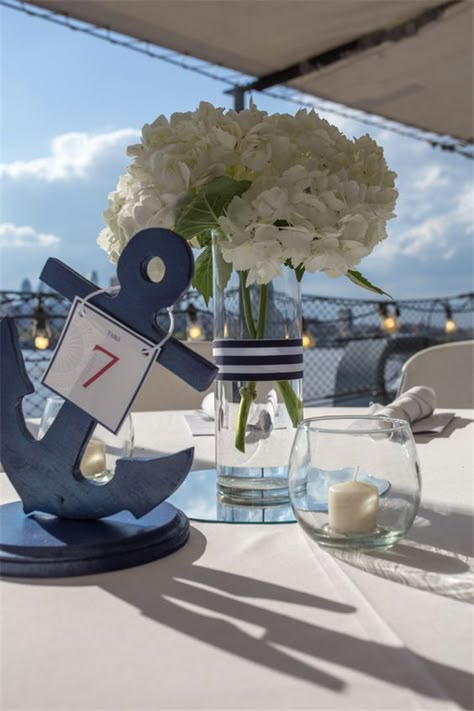 Nautical Centerpiece, Fest Temaer, Nautical Themed Party, Boy Baby Shower Ideas, Nautical Wedding Theme, Nautical Birthday, Nautical Party, Nautical Baby Shower, Nautical Baby