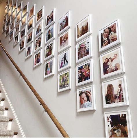 Mix Tile Photo Wall Ideas, Foto Scale, Photo Wall Layout, Family Photos Wall, Photos Wall Decor, Family Photos Wall Decor, Staircase Wall Decor, Stair Wall, Photos Wall