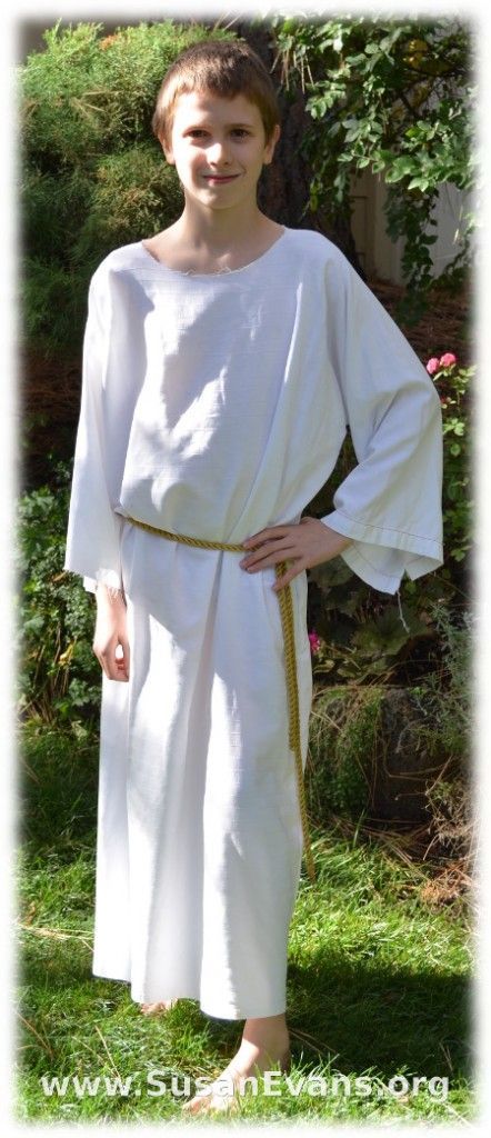 Here is a short video demonstrating how to make a Bible costume in five minutes with no sewing. Costumes For School, Jesus Costume, Bible Clothing, Christmas Costumes Diy, Shepherd Costume, Biblical Clothing, Saint Costume, Christmas Costumes Women, Biblical Costumes