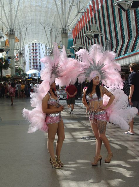 Feather Headdress, Pink Feathers, Hanging Out, Las Vegas, Casino, Harajuku, Dancer, Bedroom, Pink