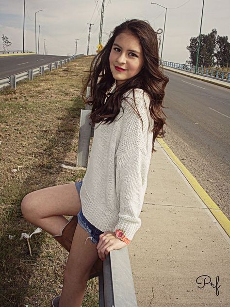 Highway Photoshoot Poses, Highway Photoshoot, Couple Travel Photos, Poses Women, Couple Travel, Instagram Board, Fashion Photography Poses, Photography Poses Women, Photoshoot Photography