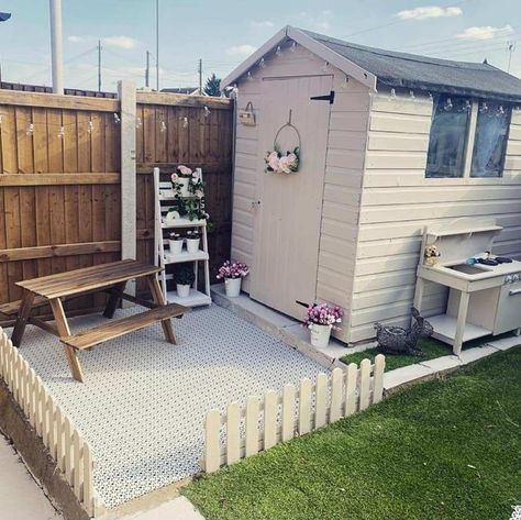 AS SUMMER gets closer DIY fans are giving their gardens a glow up, with one couple pulling out all the stops to transform their old shed into a playhouse for their three-year-old daughter. Instead of using their garden shed to house their tools and other unwanted bits, parents Chloe Huggins and Ross Bliss decided to […] Small Garden With Shed, Shed To House, Shed House Ideas, Concrete Yard, Shed Playhouse, Diy Fans, Garden Playhouse, Shed Makeover, Shed Interior