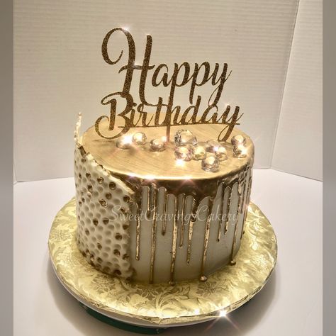 Sparkle Everyday. Gold Drip cake Gold Birthday Cakes For Women, Golden Birthday Cake Design, Birthday Cake For Women Gold, Golden Cake Birthday, Golden Birthday Cake For Women, Gold Cake Design Birthday, Gold Cake Decorations, Green Birthday Cakes, Glitter Birthday Cake