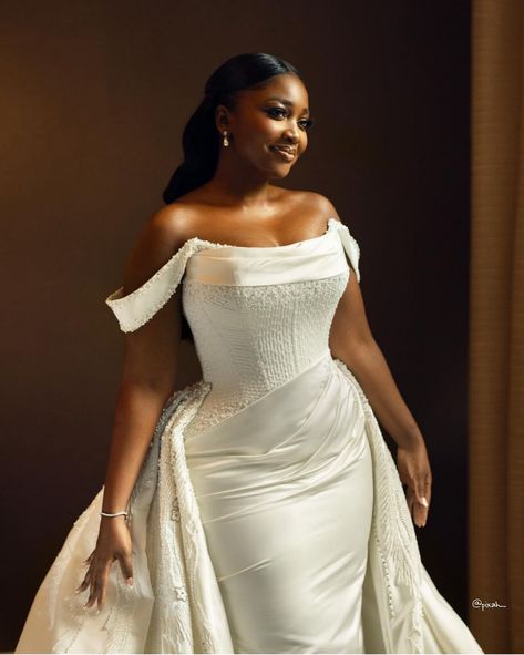 Nigerian Engagement Outfits, White Lace Dress Styles Ghana, Ghana Bride, Corset Wedding Gown, Engagement Themes, Simple Elegant Wedding Dress, Glam Wedding Dress, Plus Wedding Dresses, Bride Dress Simple