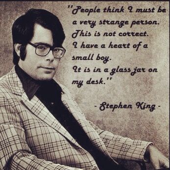 Halloween, Stephen King became very popular in the 1980s through his books and movie adaptations. Horror Sayings, Stephen King Writing, Stephen King Quotes, King Picture, Writers Quotes, Steven King, Stephen King Books, Literature Humor, King Quotes