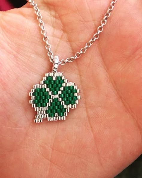 Beaded Shamrock, Miyuki Beads Pattern, Bead Stitch, Bracelet Miyuki, Beaded Necklace Patterns, Motifs Perler, Beaded Earrings Diy, Bead Loom Bracelets, M K