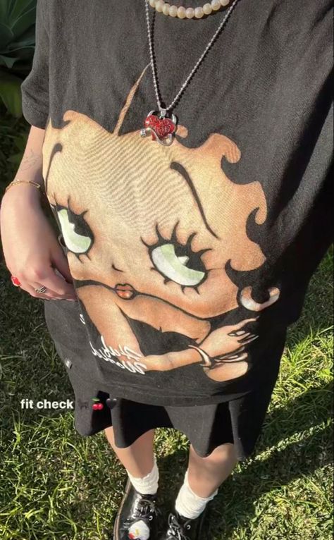 Betty Boop Shirt Aesthetic, Betty Boop Shirt Outfit, Betty Boop Outfits Aesthetic, Betty Boop Aesthetic Outfit, Outfit Ideas Oversized Shirt, Betty Boop Outfits, Betty Boop Aesthetic, Photo Dump Instagram, Cottagecore Instagram