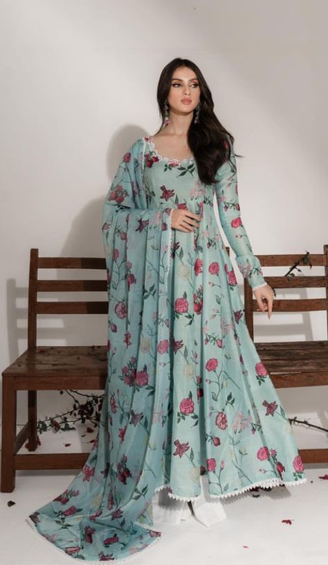 Printed Long Frocks, Simple Frock Design, Simple Frocks, Chic Maxi Dresses, Pakistani Fancy Dresses, Indian Dresses Traditional, Fancy Dresses Long, Dress Design Patterns, Simple Pakistani Dresses